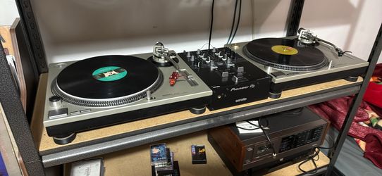 2 technics sl1200 mk2 and pioneer s3 mixer