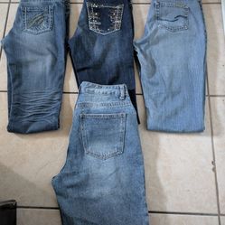 Pantalones size 9 para Mujer $13 cada uno excelente Condición 