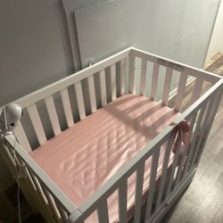 Carter’s by DaVinci 4 in 1 convertible mini crib