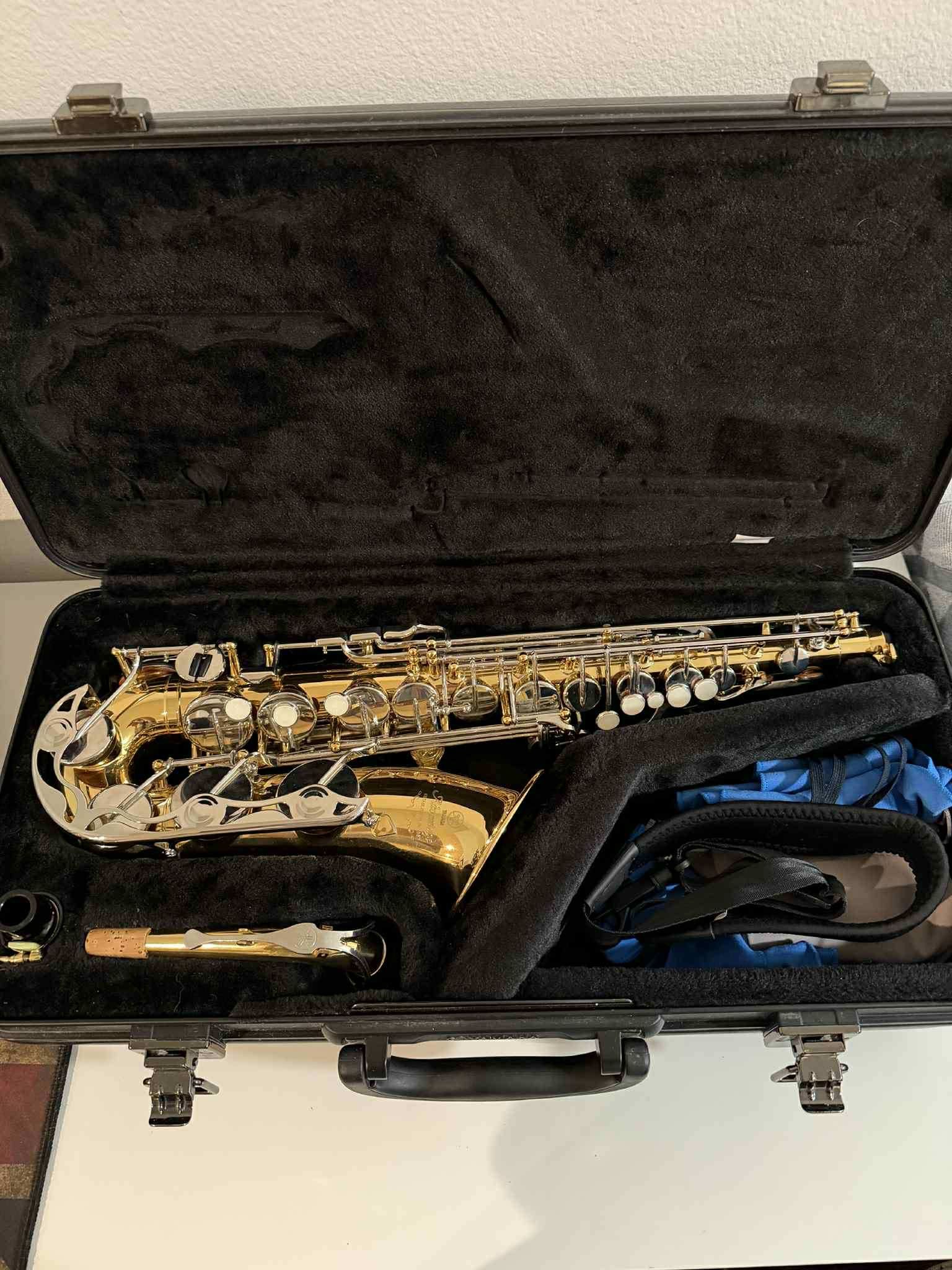 Yamaha YAS-200ADII Advantage Alto Saxophone + Stand & Soft Case