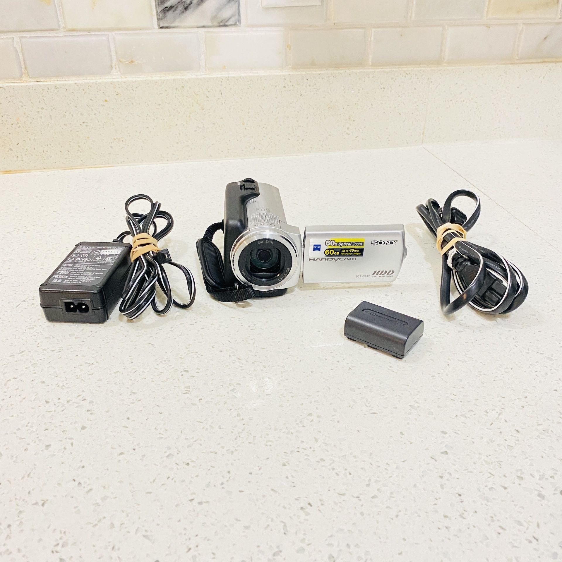 Sony DCR-SR47 ハンディカム 60GB Sony DCR-SR47 Handycam® 60GB hard drive/Memory Stick