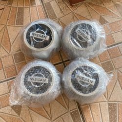 Nissan Wheel Hub Center Cap