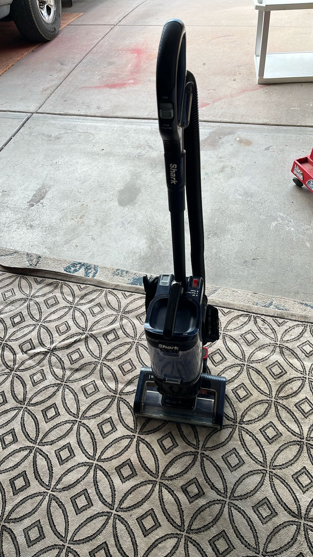 Duo Clean Shark Lift-Away Duo clean Vacuum Cleaner for Sale in Mesa, AZ - OfferUp
