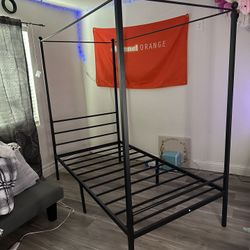 Like New, Twin. Sturdy Medal, 4 Post Canopy Bed Frame. $40.00