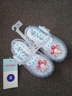 Girl's shoes size 6