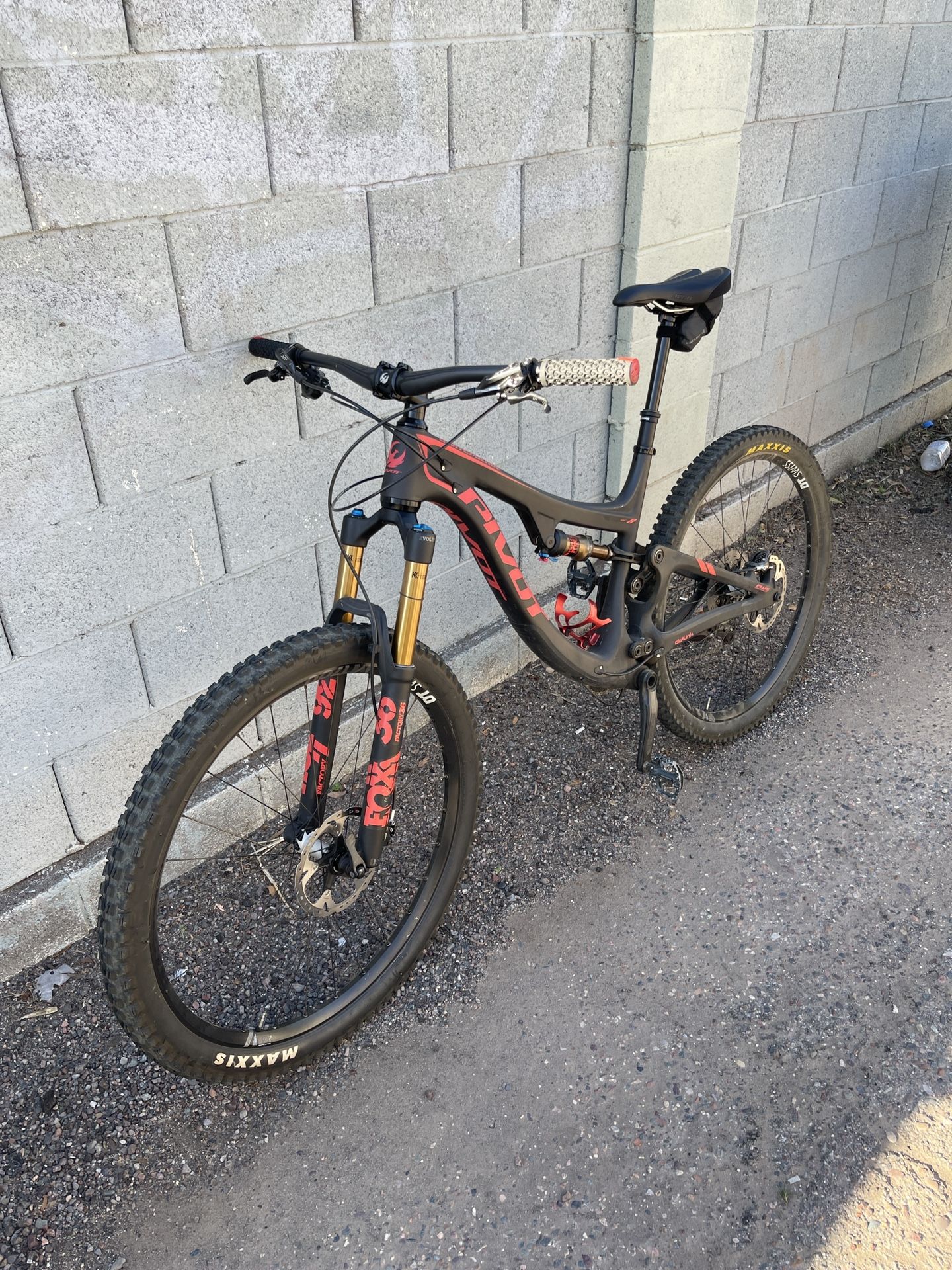 2019 Pivot Cycles Switchblade Carbon 29 Pro XT/XTR
