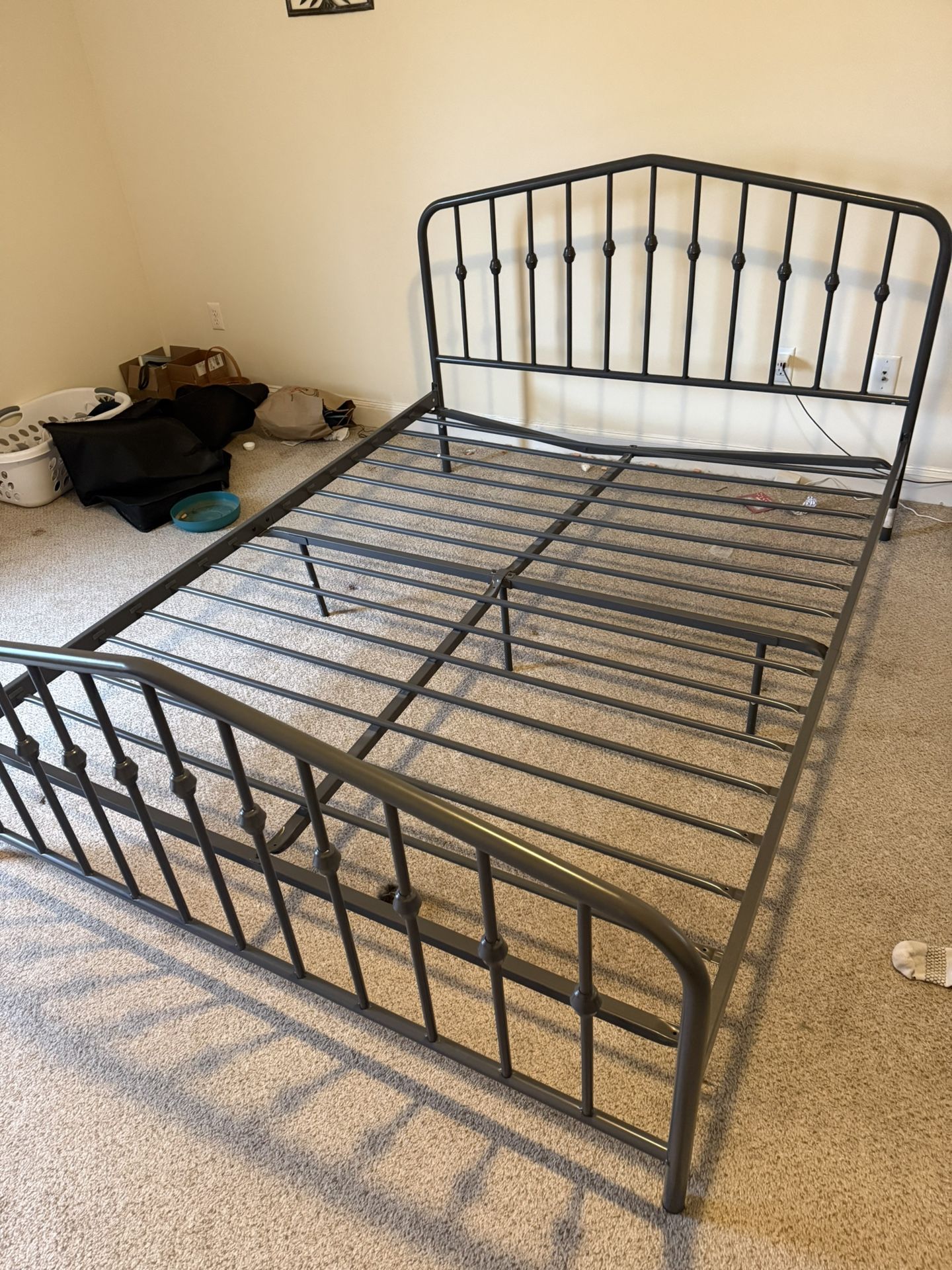 Queen Size Metal Bed Frame – Sturdy, Modern
