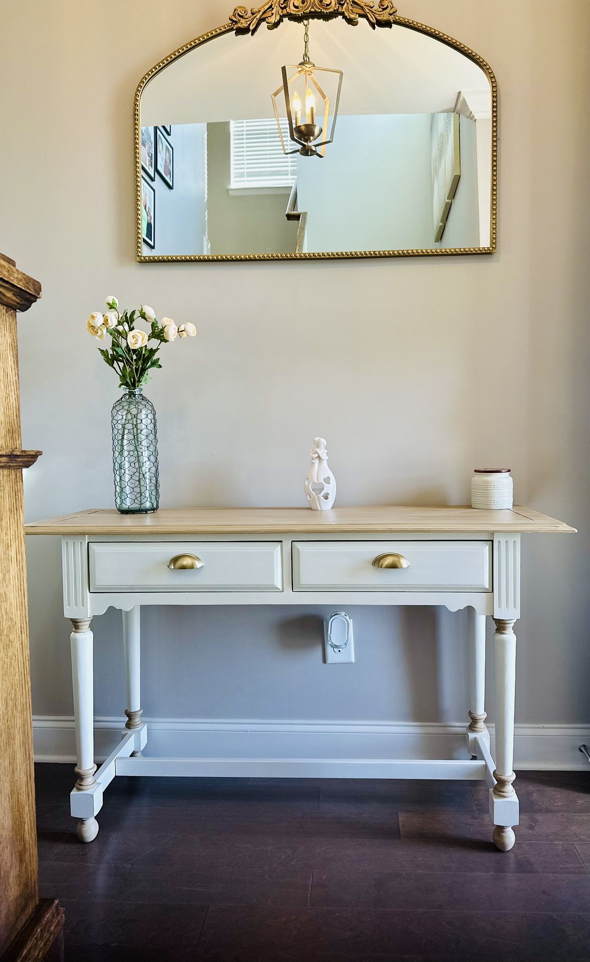 Beautiful solid Wood Broyhill dresser