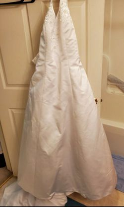 NWT 18W Gorgeous White Wedding Dress, Halter W/ Beautiful Bead Work by David's Bridal
