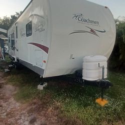 2010 Coachmen 30ft liberty edition LIKE NEW