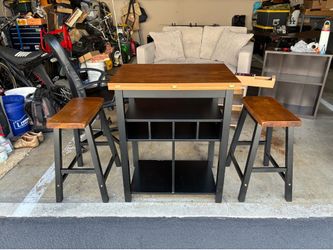 2-in-1 dining table (with two stools)