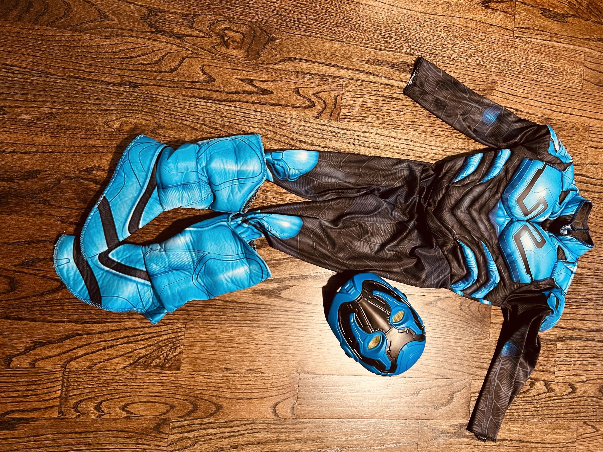 Boy’s blue beetle halloween costume (size:S)