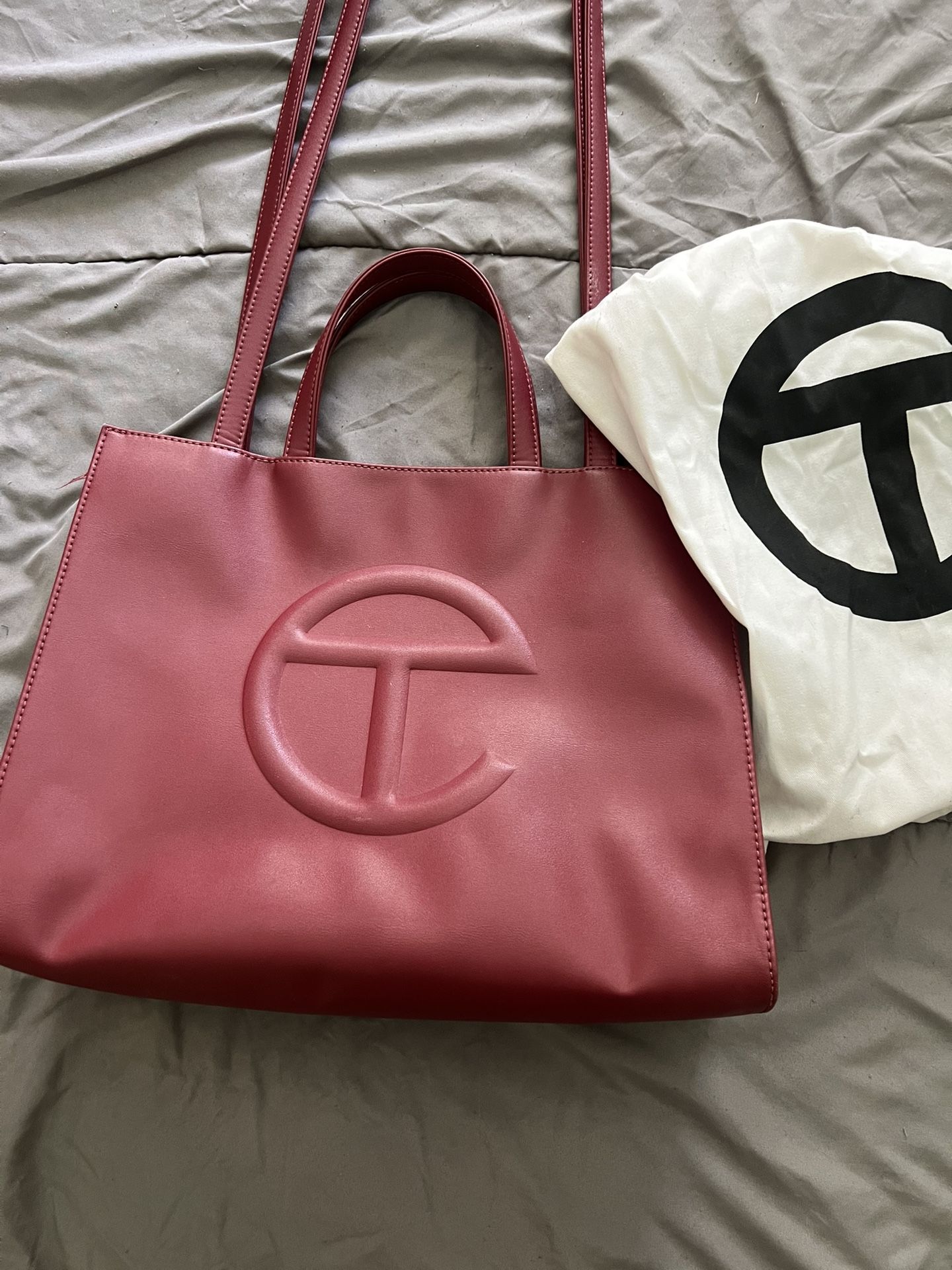 Medium Telfar: Oxblood