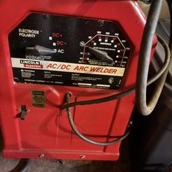 Lincoln Electric A/C D/C  ARC Welder 