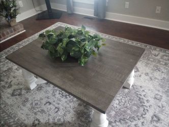 Havalance. Coffee and 1 End table