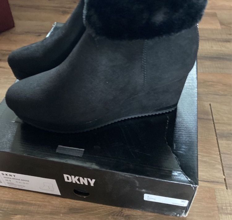 New! DKNY Women’s Boots, Black Size 9