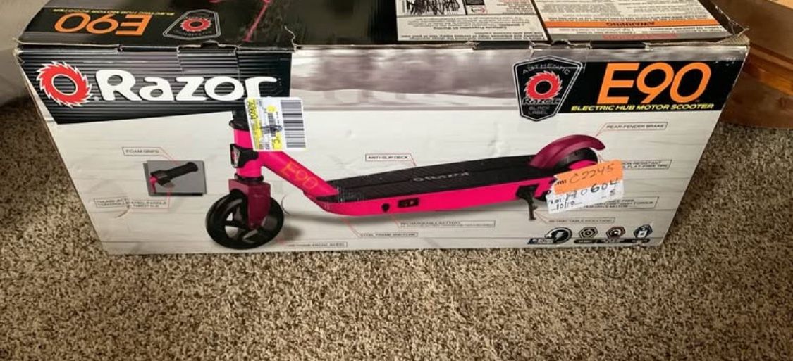 Razor E90 Scooter