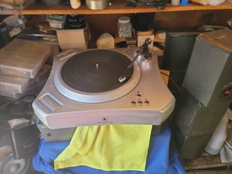 Ion/ It Innovative Technology USB Turntable 