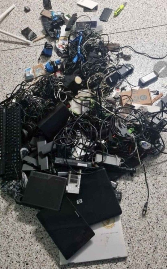 Electronics BUNDLE DEAL: Laptop Chargers, Batteries, Cables, Phone For PARTS, Computer RAM, Keyboards 40LBS