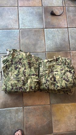 4 sets of XL US Navy Working Uniforms (NWU) type lll
