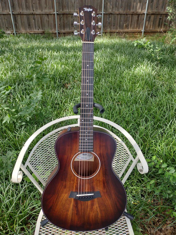 Taylor GS Mini-e Koa Plus Acoustic/Electric Guitar + case 