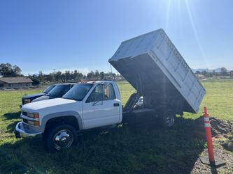 1999 Chevy Silverado 3500 gasoline Dump Truck