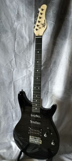 Brand new Rogue electric guitar