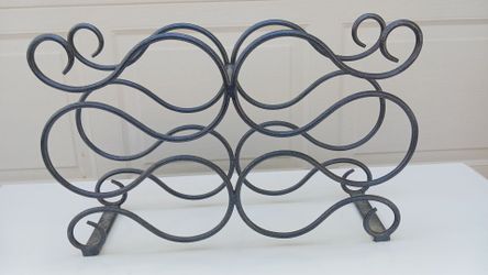 Metal wine bottle rack