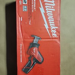 Milwaukee M12 Hacksaw Kit