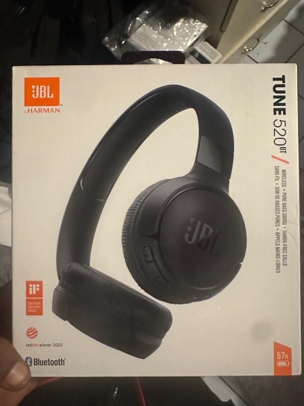 JBL Tune 520BT - Wireless on-ear headphones - Immerse in JBL Pure Bass sound wherever you go. - Blue