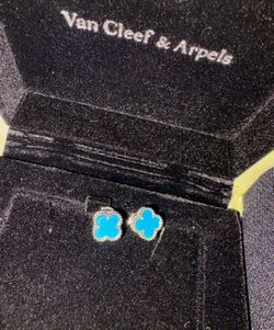 Van cleef blue gem motif earrings