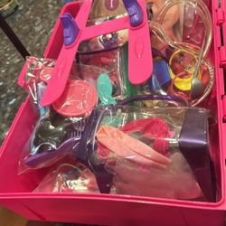 Barbie Closet And Lots Of Accessories 