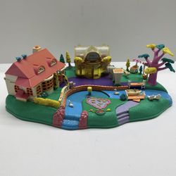 Vintage 1996 Polly Pocket Polly’s Magical Movin’ Pollyville Boutique Playset