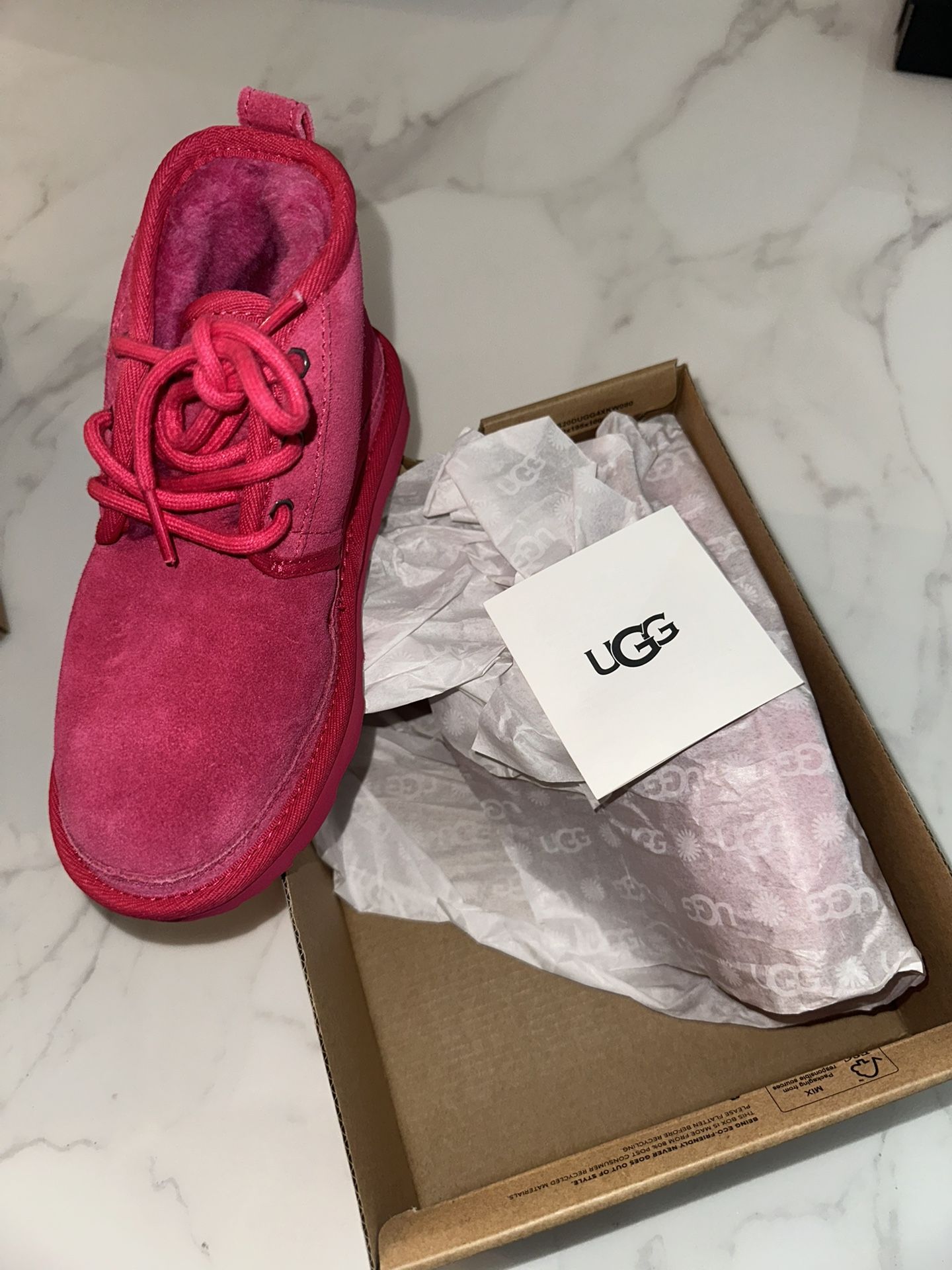 PINK UGG BOOTIES
