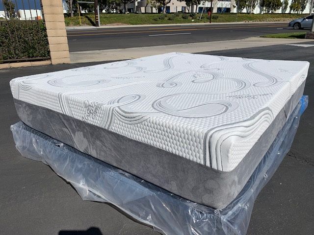 Full Size Cooling Gel Memory Foam Hybrid Collection Mattress! 