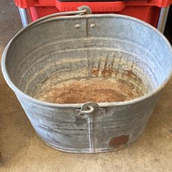 Vintage Oval Rustic Collectible. Galvanized Bucket 