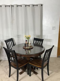 Round Ashley Furniture Kitchen Dining Table with 4 Chairs