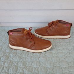 Men’s Levi mid top brown dress shoes size 9