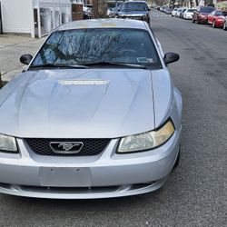 2000 Ford Mustang