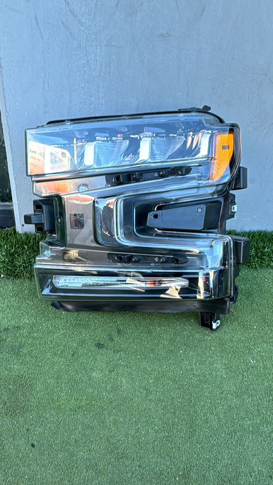 2019-2021 Chevy Silverado 1500 Left Headlight OEM 85567926