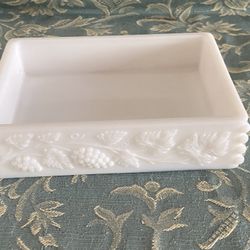Westmoreland Beaded Embossed Grape Pattern Box Trinket Dish