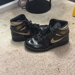 Air Jordan 1 Retro High OG ‘Black Metallic Gold’ 575441-032