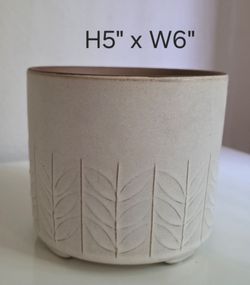 Minimalist footed ceramic planter