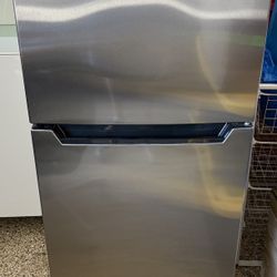 Danby 4.2 Cubic Ft Dorm Sized Refrigerator Freezer - Works Great!