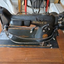 Vintage 1927 Singer 15-91 Sewing Machine in Mid-Century Cabinet