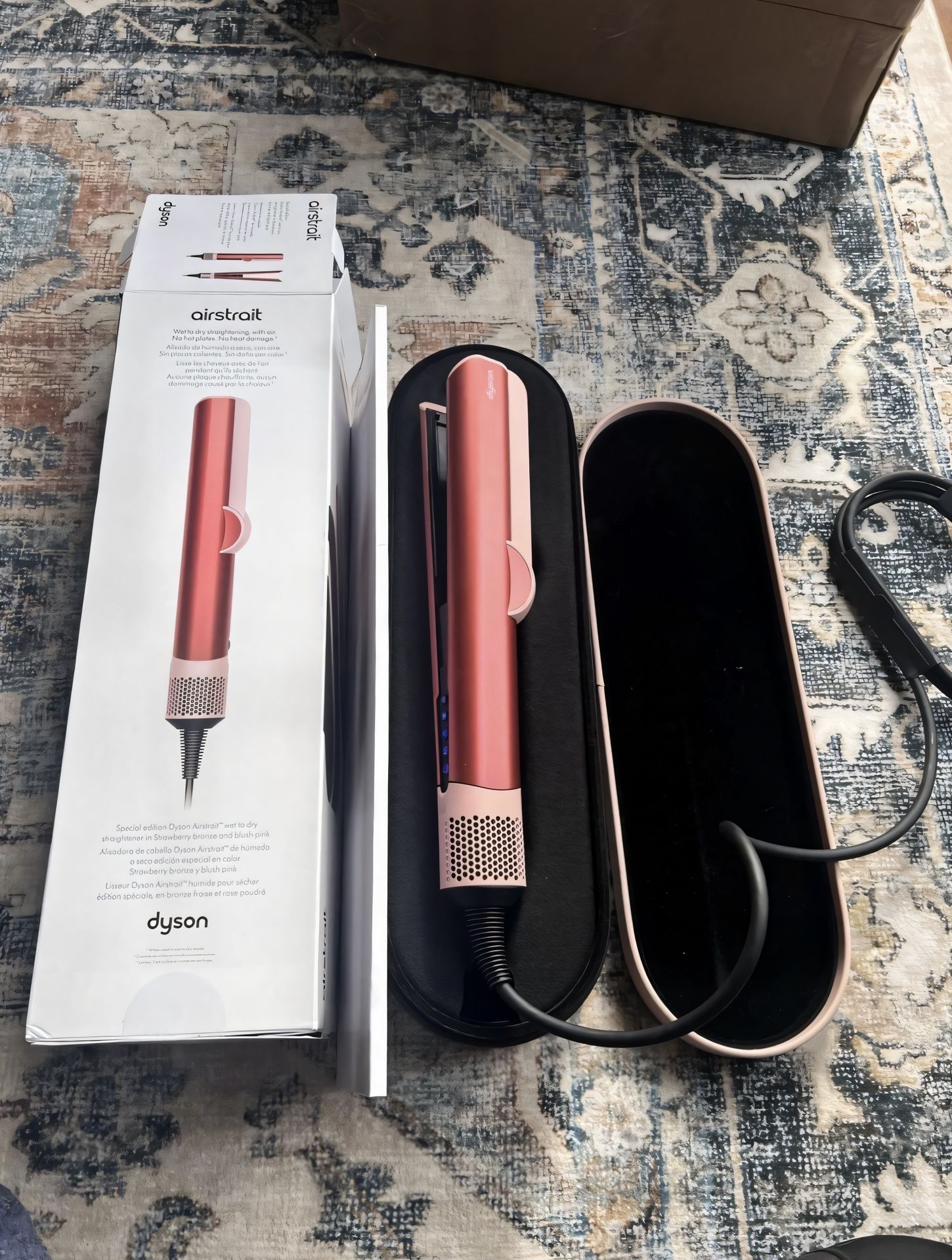 New & Verified Dyson Airstrait – Latest Straightener, Brand New,- Send Your best Offer