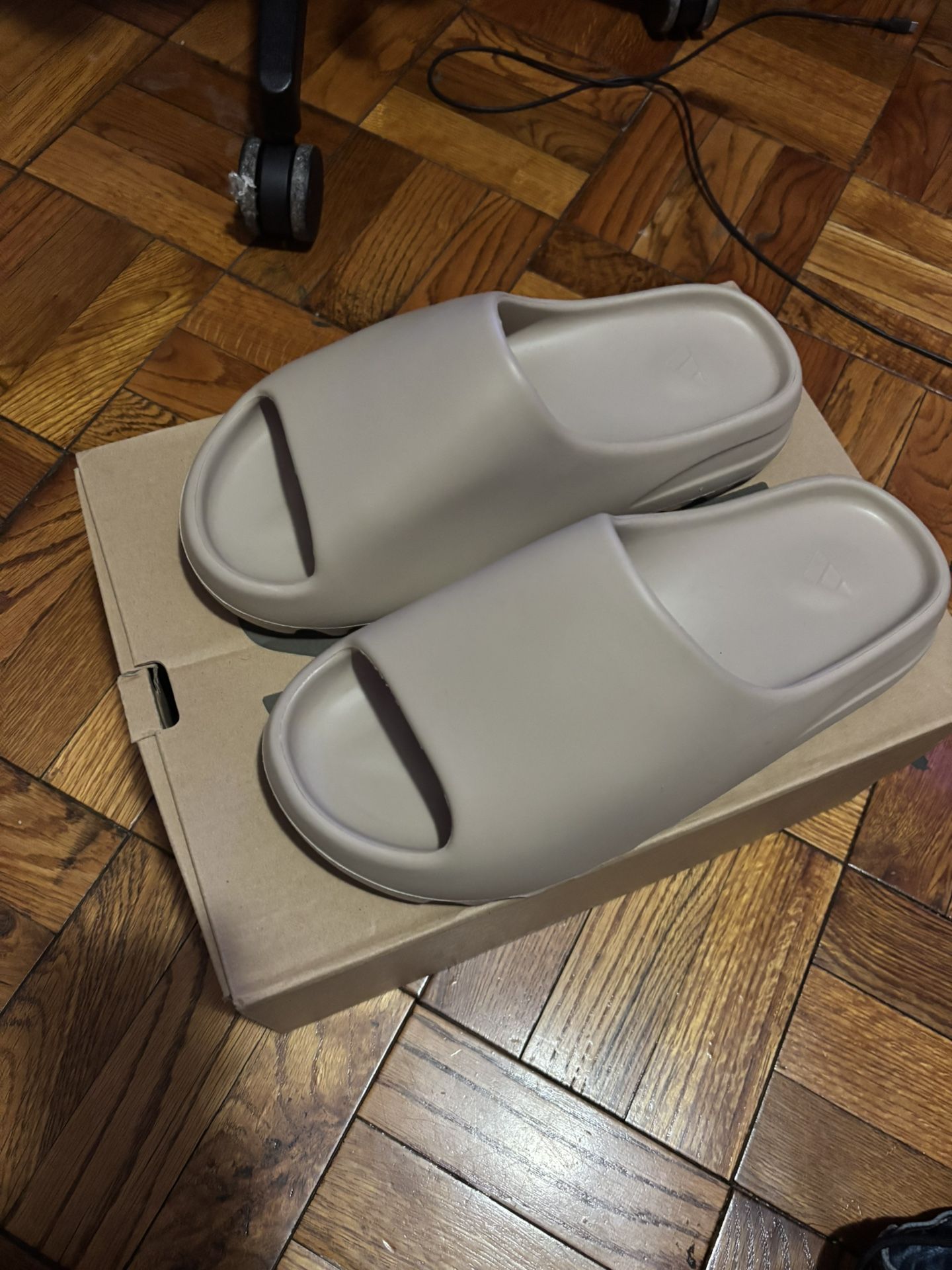 Yeezy Adidas Slide ‘Pure’ SIZE 10