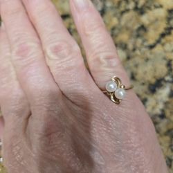 Twin Pearl Ring, 10k Yellow Gold, 2.00 gm Total Weight, Size 6, New, Never worn