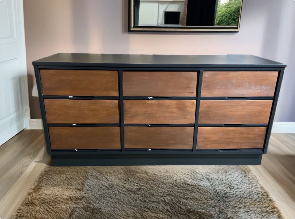 Beautiful MCM With stained drawers