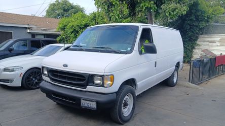 2002 Ford E-250